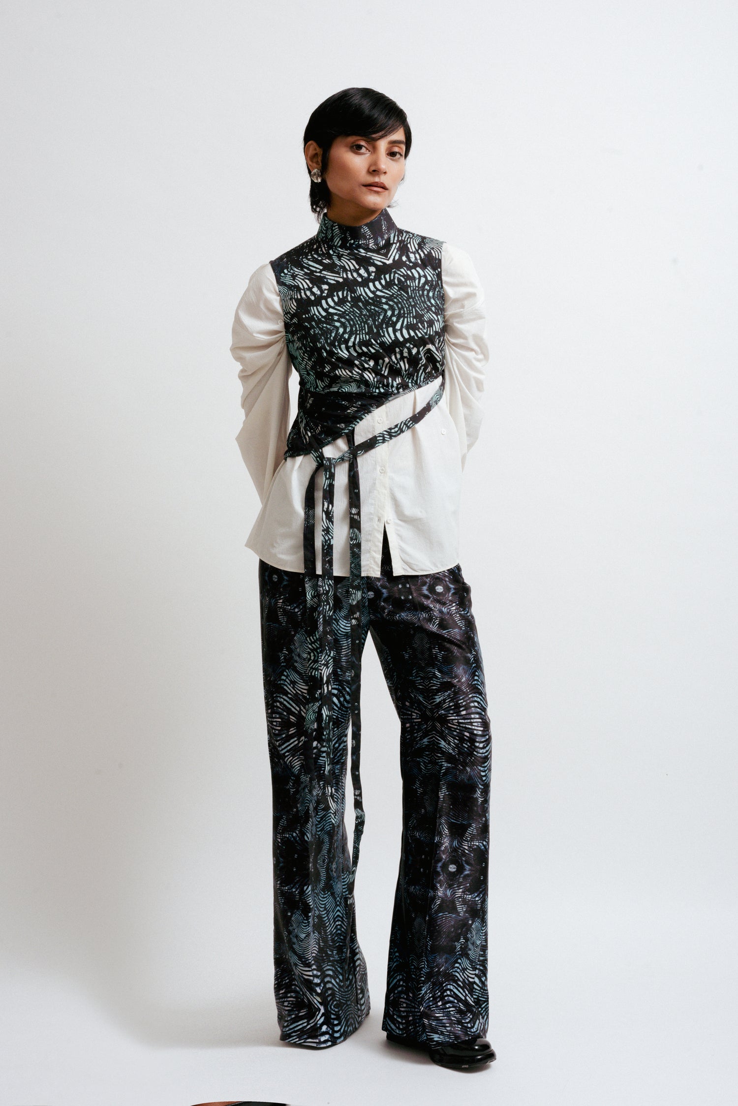 ELECTRIC WAVE CROP TOP