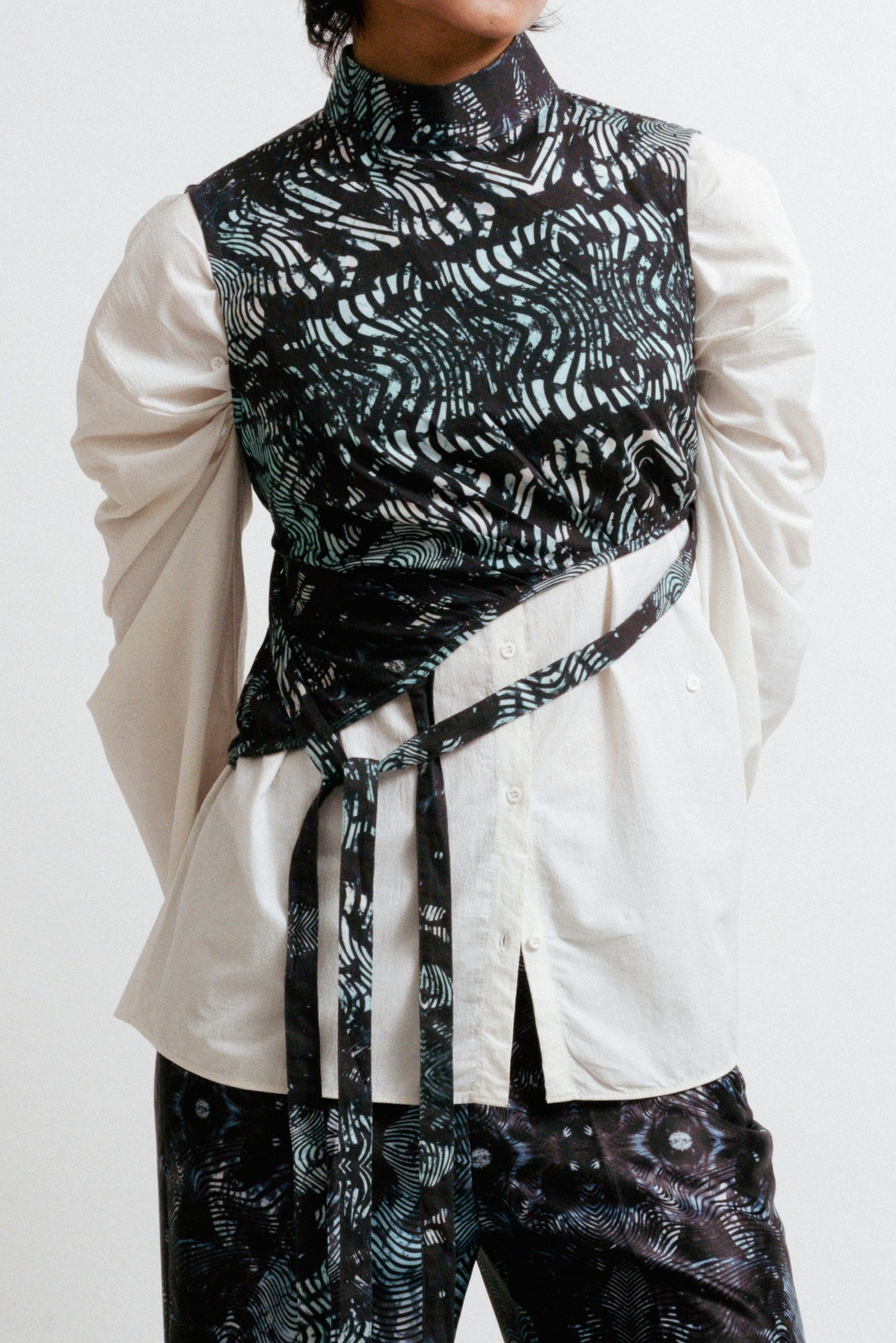 ELECTRIC WAVE CROP TOP