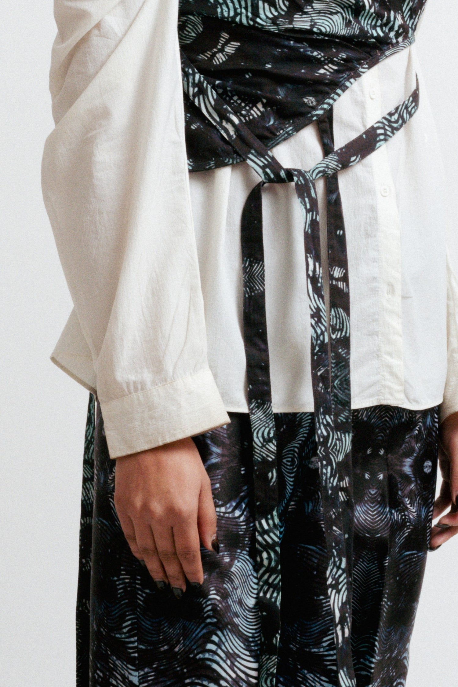 ELECTRIC WAVE CROP TOP